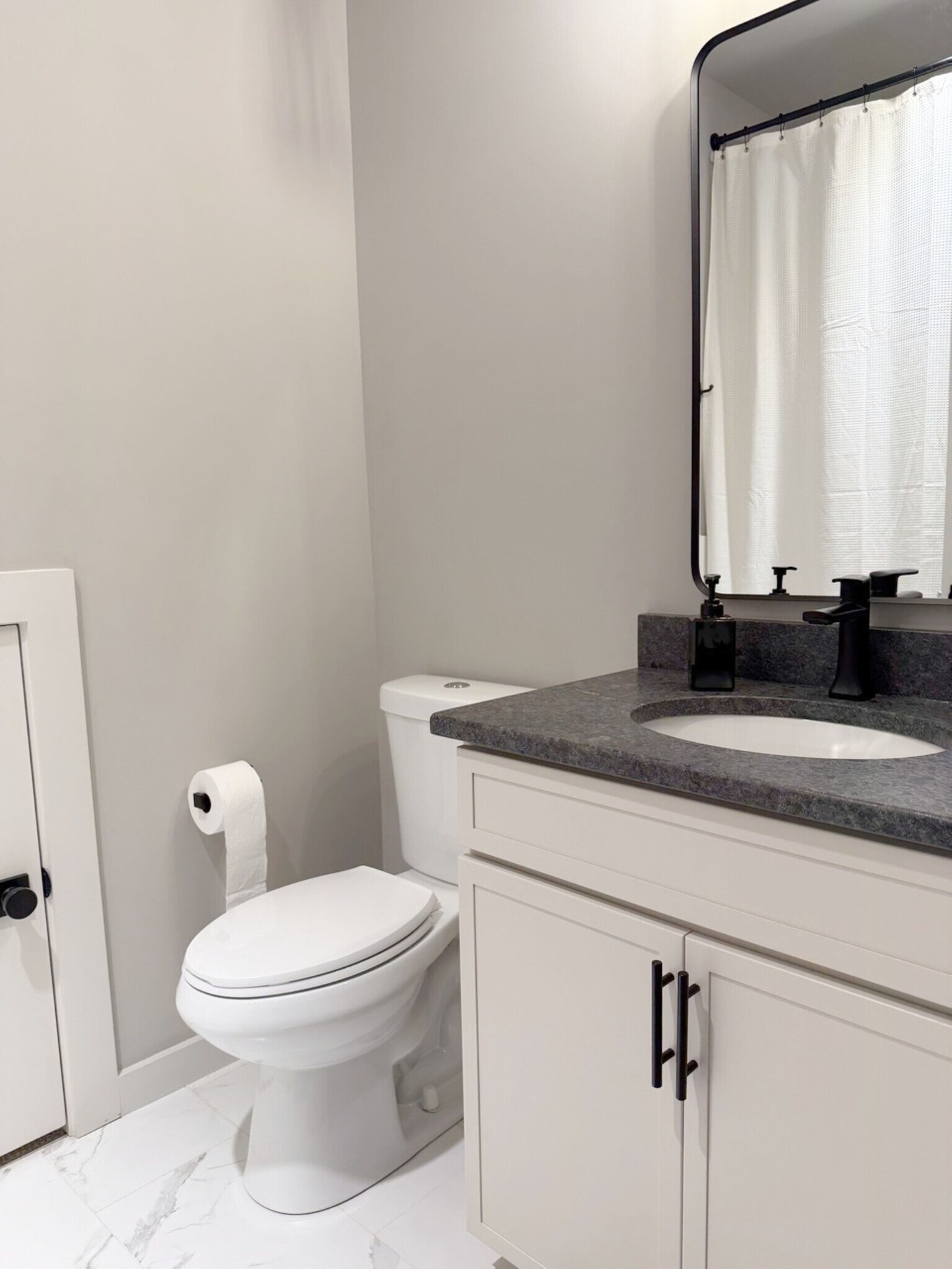 Guest Bath - 100 Textile Ct