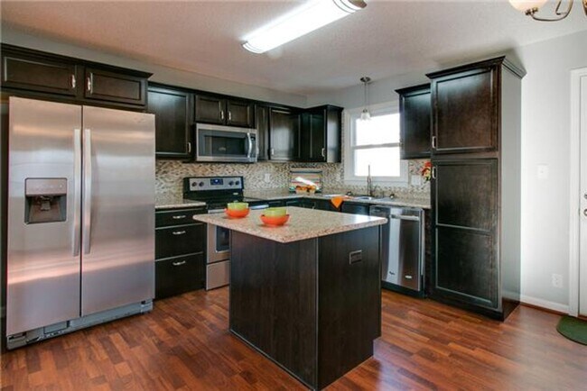 Building Photo - For Rent – Spacious 4 Bedroom Home Near Fo...