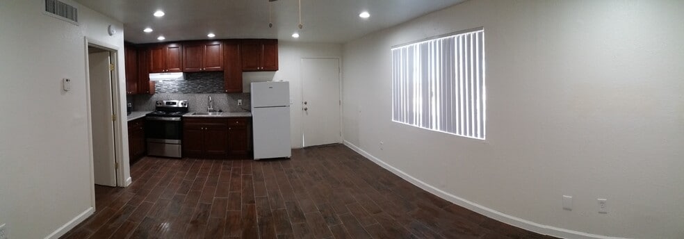 Building Photo - Desert Palms Apartments