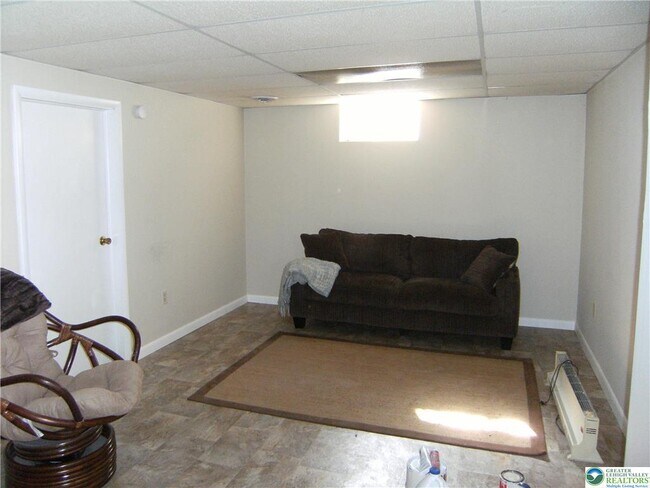 Building Photo - 174 Springhouse Rd