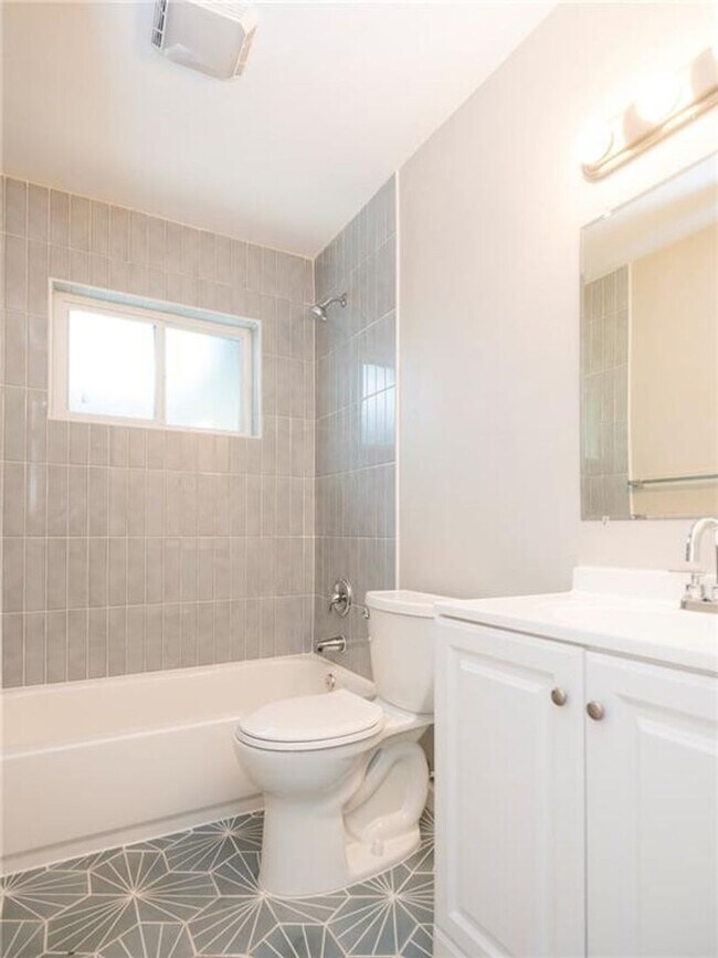 Building Photo - 2524 Glen Springs Way