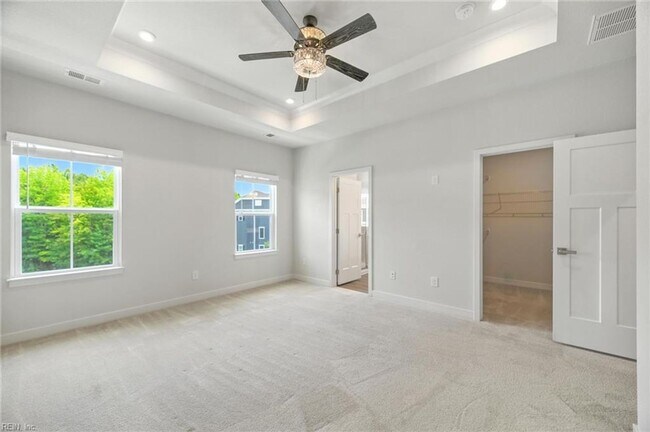 Building Photo - Newer Townhouse for lease