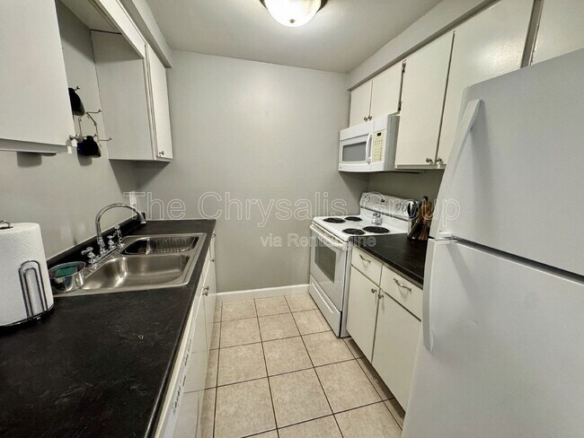 Building Photo - 1444 State St