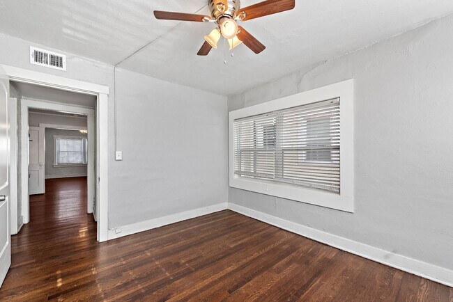 Floorplan - 1115-1121 W 40th ST