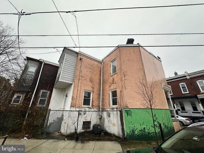 Building Photo - 1483 N Wilton St