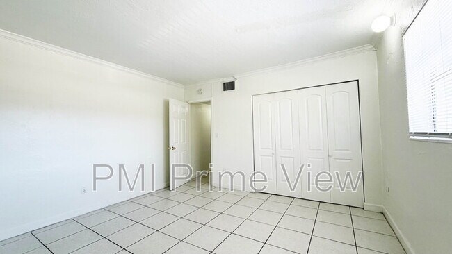 Building Photo - 1245 W 24th St