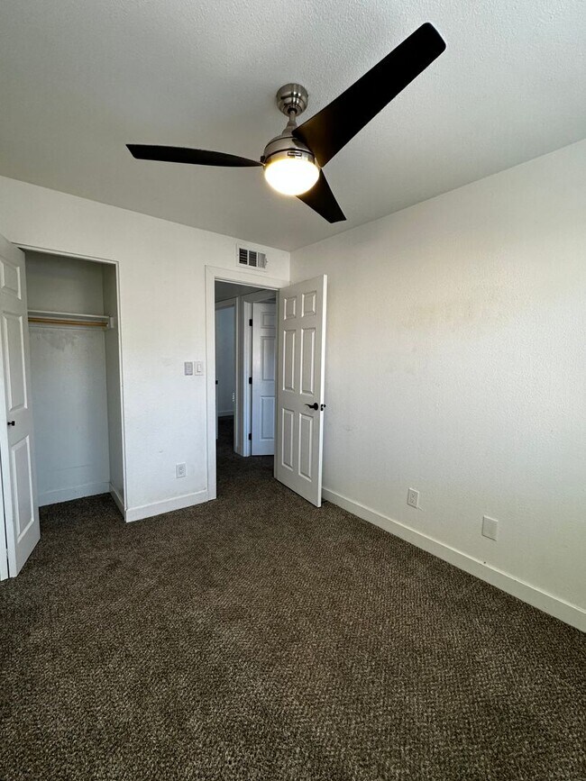 Building Photo - Beautifully Upgraded 3 Bedroom 1 Bathroom ...