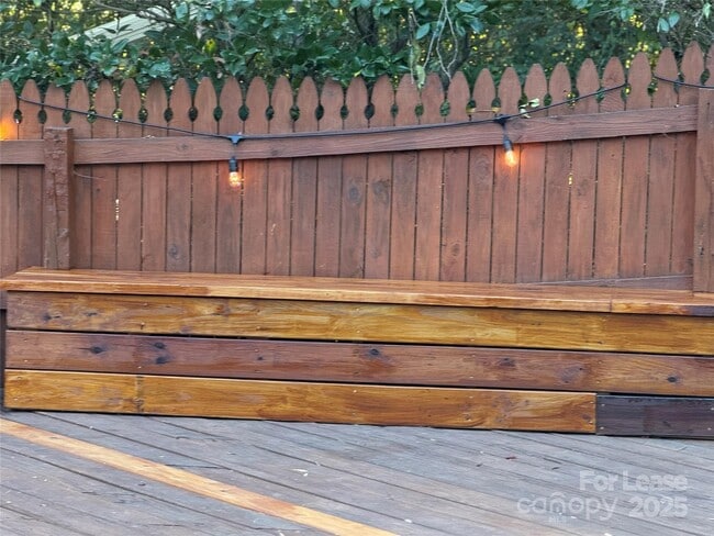 Building Photo - 1011 Lakeshore Dr