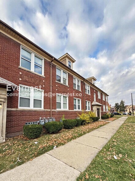 Building Photo - 9351 Woodside St