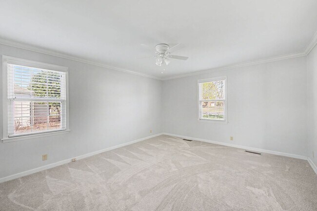 Building Photo - Stunning 3BR/2BA home in the desirable Temple Hills Golf Community!