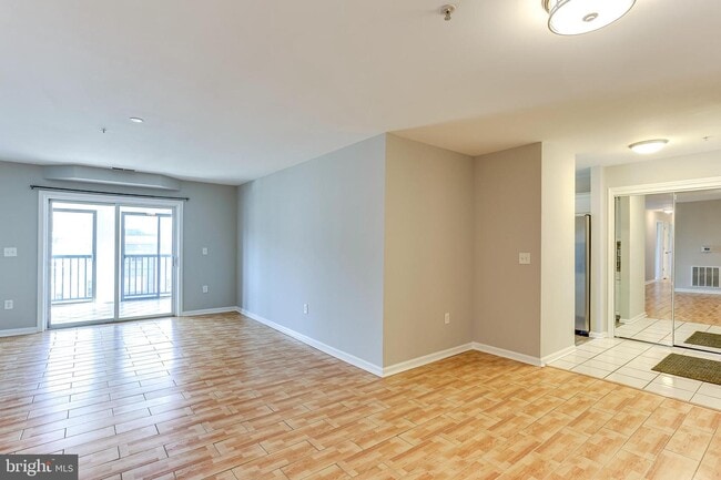 Building Photo - 31 Lambourne Rd