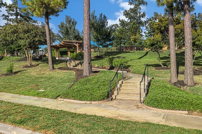 Building Photo - 6107 White Spruce Dr