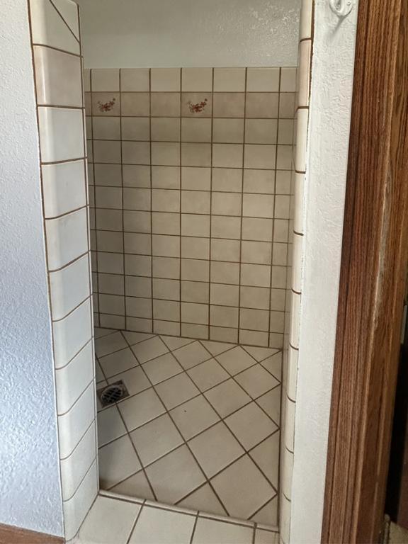 Building Photo - 15370 Tacony Rd