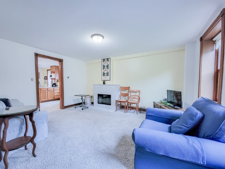 Building Photo - 2101 N Clifton Ave