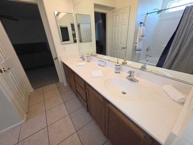 Building Photo - Firewood/ 3 Bedroom Furnished