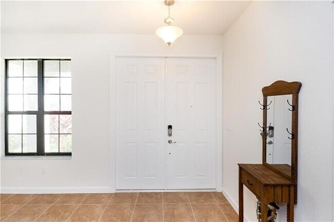Building Photo - 8857 Willow Cove Ln