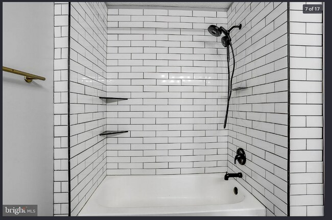 Building Photo - 5620 Avonshire Pl