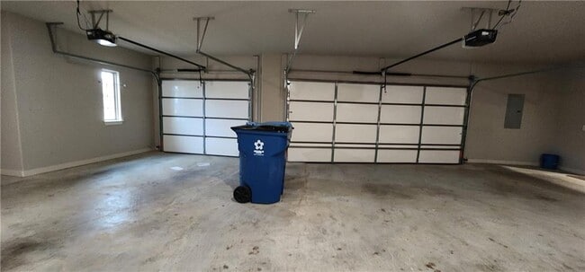 Building Photo - 3200 SW Hazelnut Ave