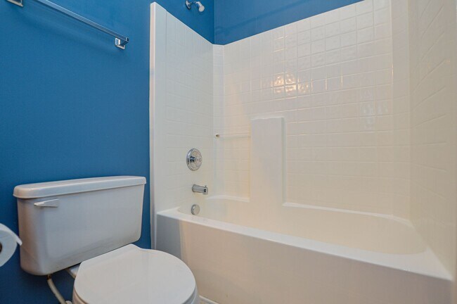 Building Photo - Inviting rancher ready now!