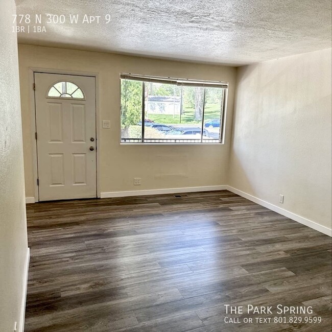 Building Photo - Large Top Floor Pet Friendly 1 Br in Marma...