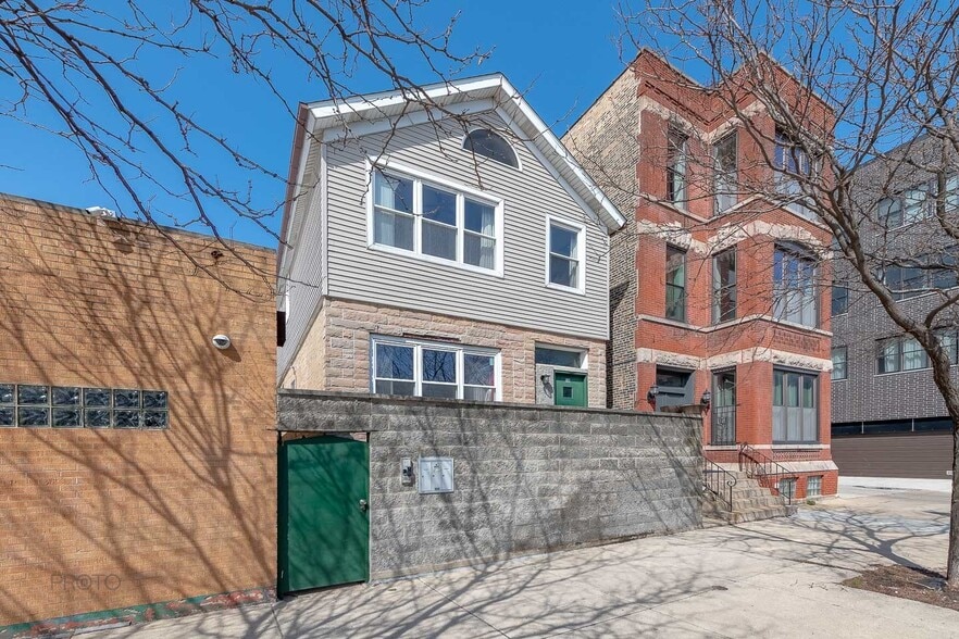 Primary Photo - 530 N Ashland Ave