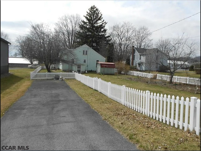 Building Photo - Great 3-Bedroom Home in Centre Hall