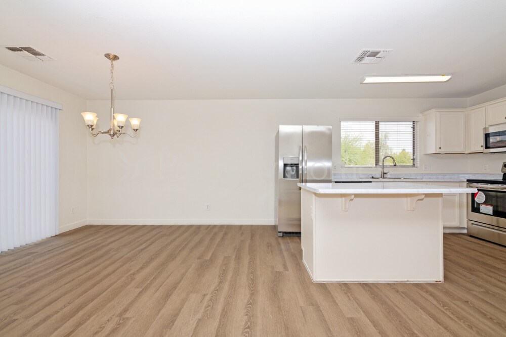 Building Photo - 8839 W Manzanita Dr