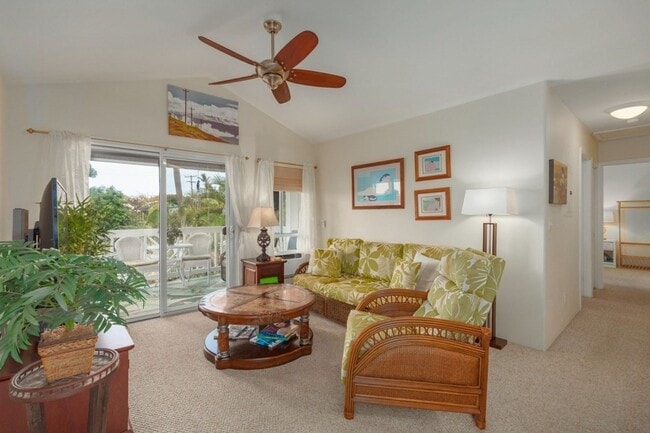 Building Photo - 2 bedroom 2 bath furnished upstairs condo ...