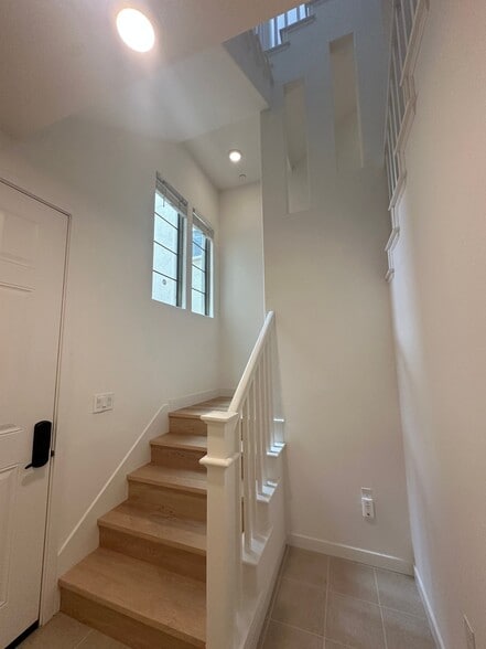 Building Photo - 1087 Bigleaf Pl