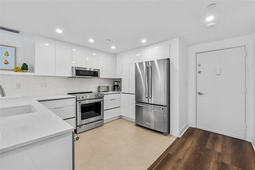 Building Photo - 20515 E Country Club Dr