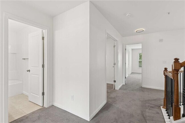 Building Photo - 3377 Vintage Cir SE