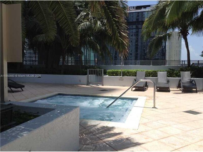 Building Photo - 1060 Brickell Ave