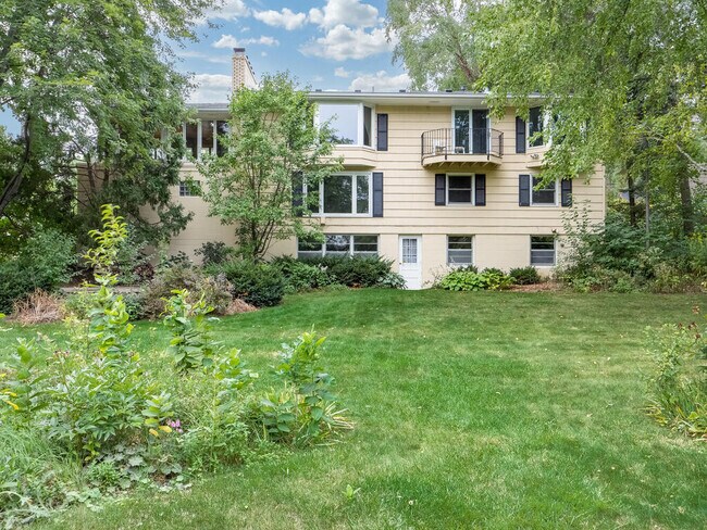 Building Photo - 6625 W Shore Dr