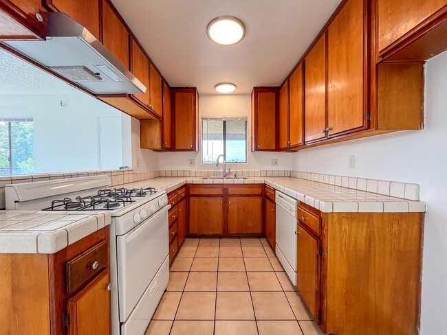 Interior Photo - 11943 Grevillea Ave