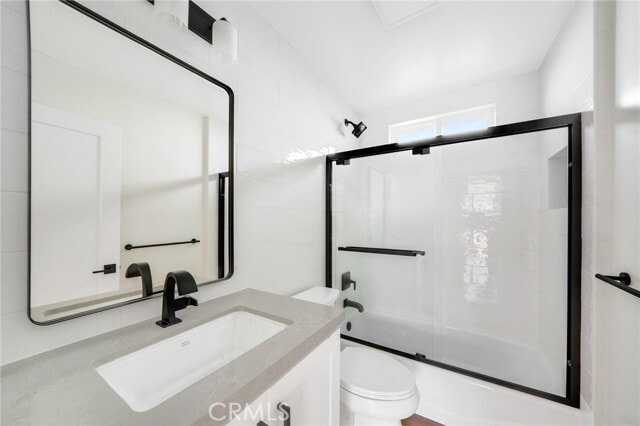 Building Photo - 403 Avenida Victoria