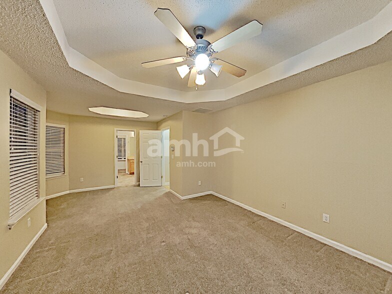 Building Photo - 466 Camella Cir