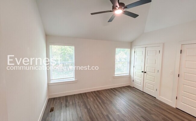 Building Photo - 4 Bed & 2 Bath House in Chattanooga / Pet-Friendly / Available Now!