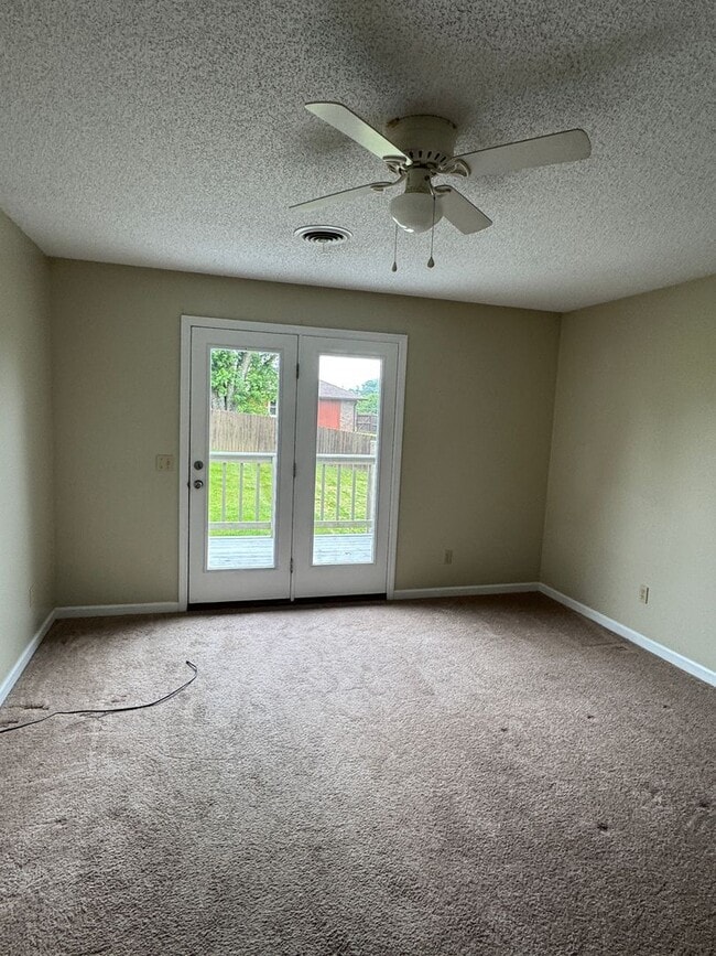 Building Photo - One level condo in Hunter Hills
