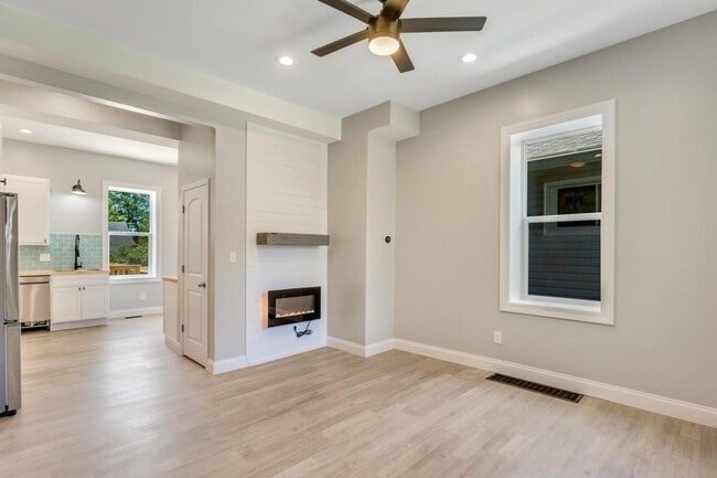 Building Photo - 5404 Nagel Ave