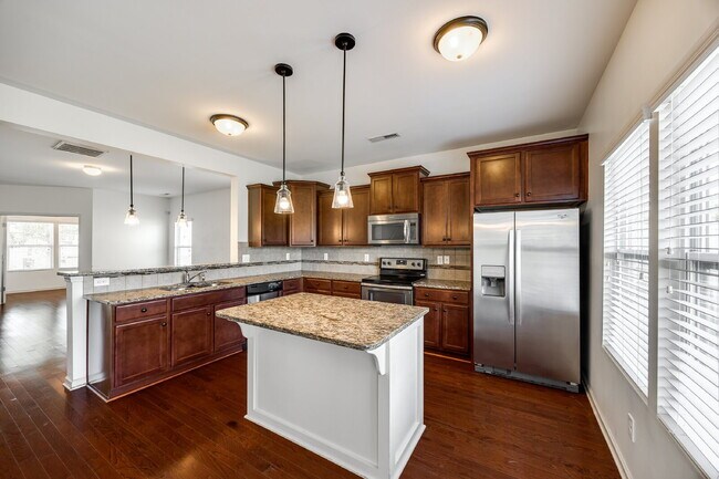 Building Photo - 826 Summerlake Dr