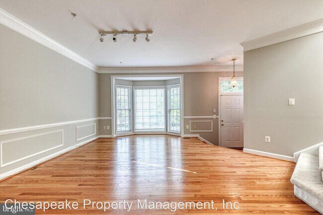 Building Photo - 3 br, 3.5 bath House - 10801 Wadsworth Road