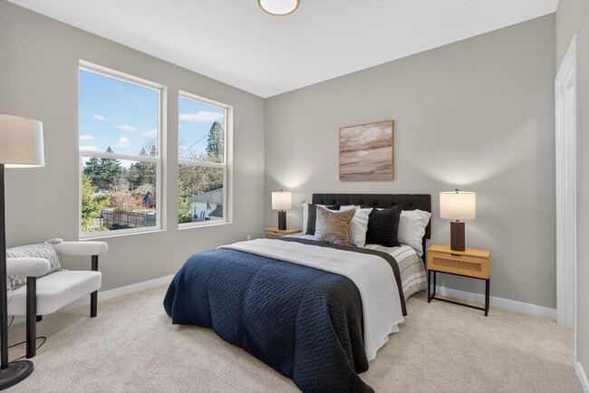 Building Photo - 15609 SE Meadowlark Ln