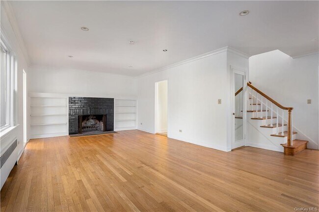 Building Photo - 33 Bentay Dr