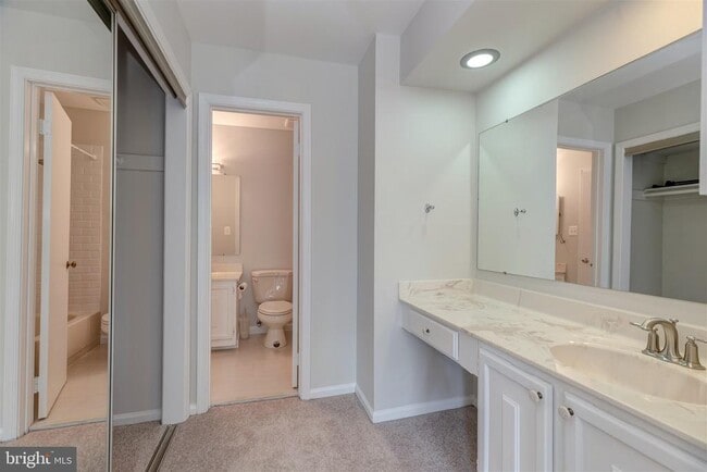 Building Photo - 2440 S Walter Reed Dr