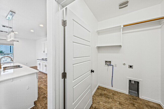 Building Photo - 3651 Sandy Brook Dr