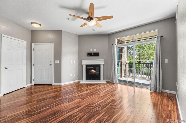 Building Photo - Spacious 2BR Condo convenient to DTC, Auro...