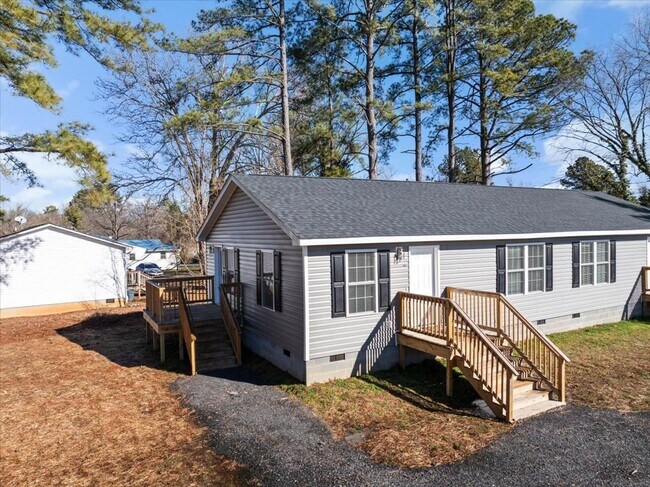 Building Photo - The Home You’ve Been Searching For! *Utilities & Furniture can be added with a rental premium.*