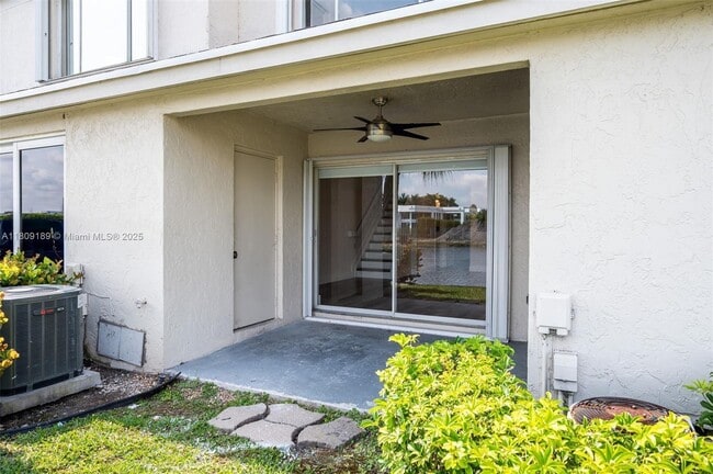 Building Photo - 16795 Hemingway Dr