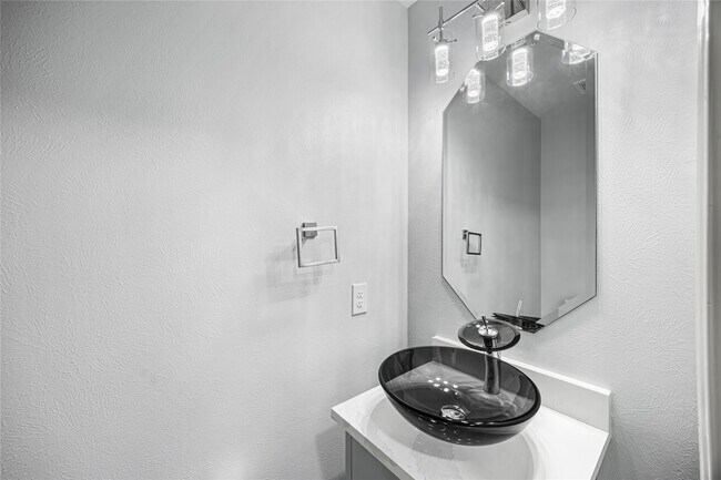 Building Photo - 21510 Broadstone Dr