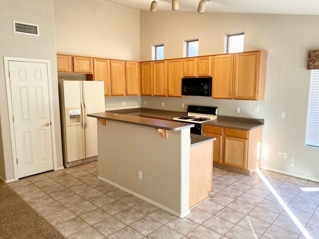 Building Photo - POOL, BBQ, FIRE PIT, AND MORE!